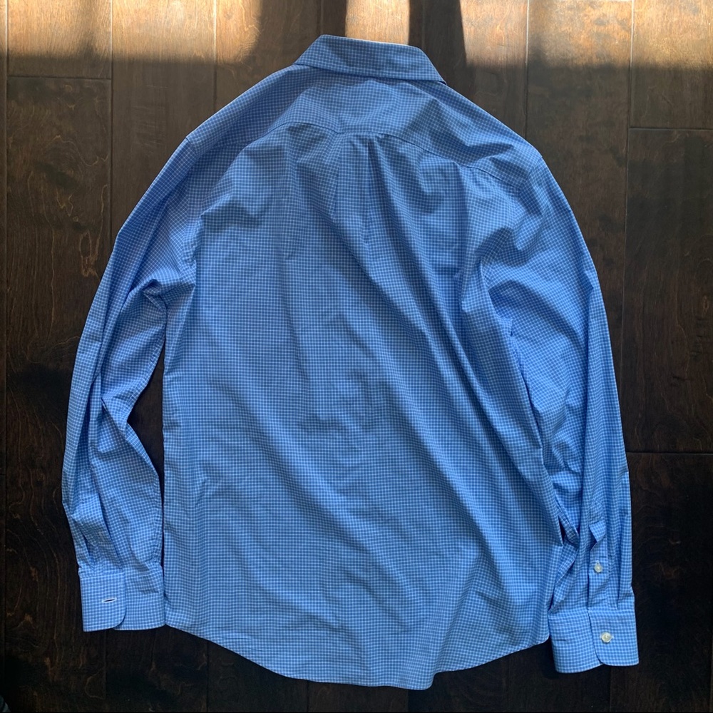 Vineyard Vines Button Down - image 7